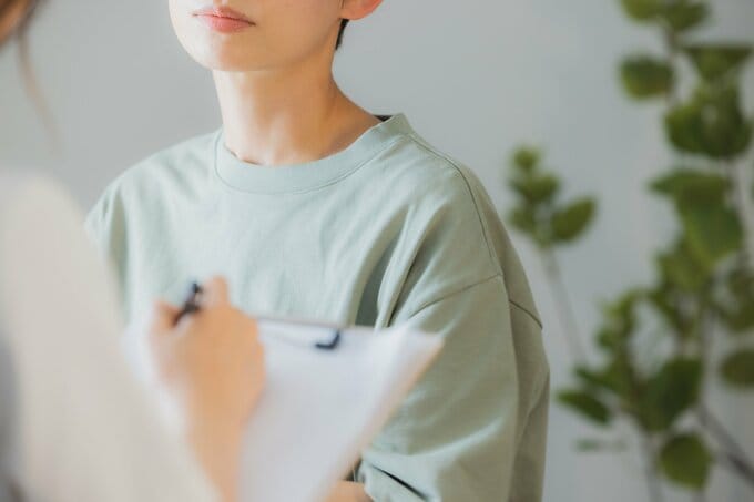 診察を受けている女性のイメージ画像