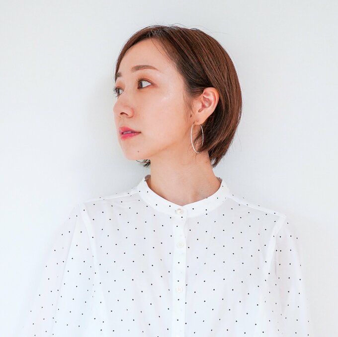 ショートヘアの女性