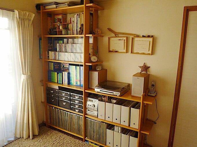 背の高いオープンシェルフ