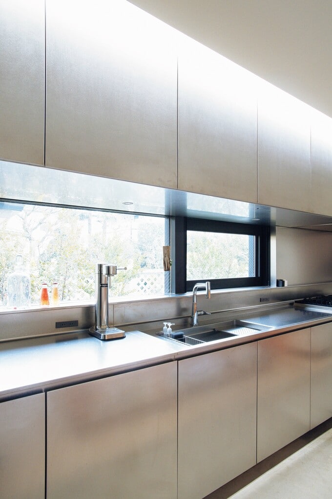 オールステンレスのキッチン