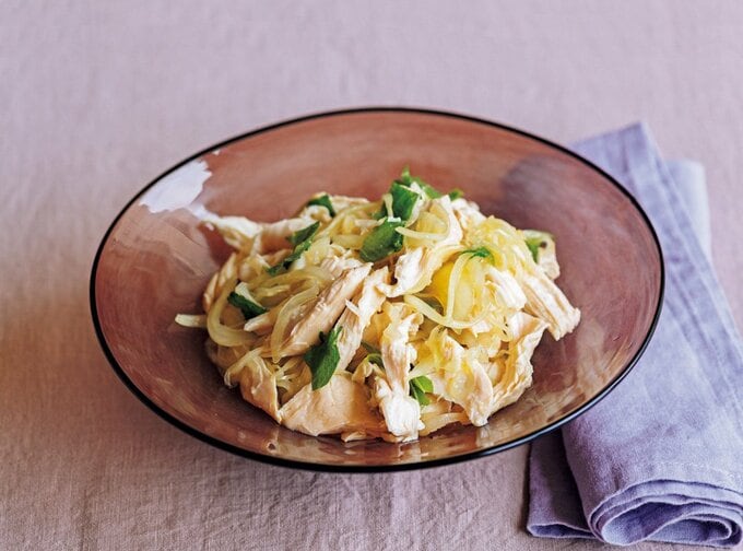 蒸し鶏と発酵タマネギのオイルあえ