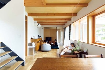 【注文住宅事例】子ども3人向け戸建て。のびのびリビングとライブラリーコーナーが自慢