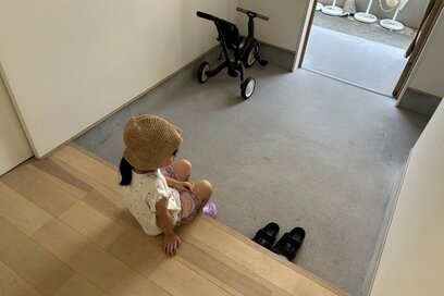 狭小住宅でも子育てしやすい「間取りの工夫」4つ。2畳の玄関、回遊動線で家事育児もスムーズ