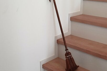 50代はあえて「ホウキ」がいい理由。掃除機と使い分けて家が快適＆きれいになる