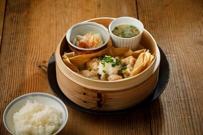 せいろの「同時蒸し」でつくる、おろし鶏の定食レシピ。蒸し時間14分で、主菜も副菜も完成！