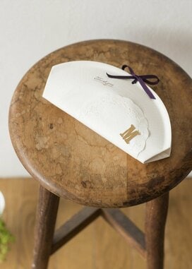 必要なのは紙皿とリボンだけ！ 紙皿ラッピングで市販のお菓子をワンランクアップ