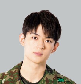 役づくりで10‌kg以上増量した佐野勇斗さん。「割れた腹筋や胸筋にも注目を」