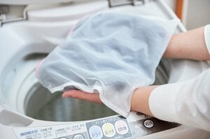 洗濯ネットに入れて洗濯機で脱水する