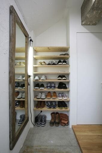 モルタル仕上げの玄関