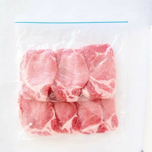 保存袋に入れた肉