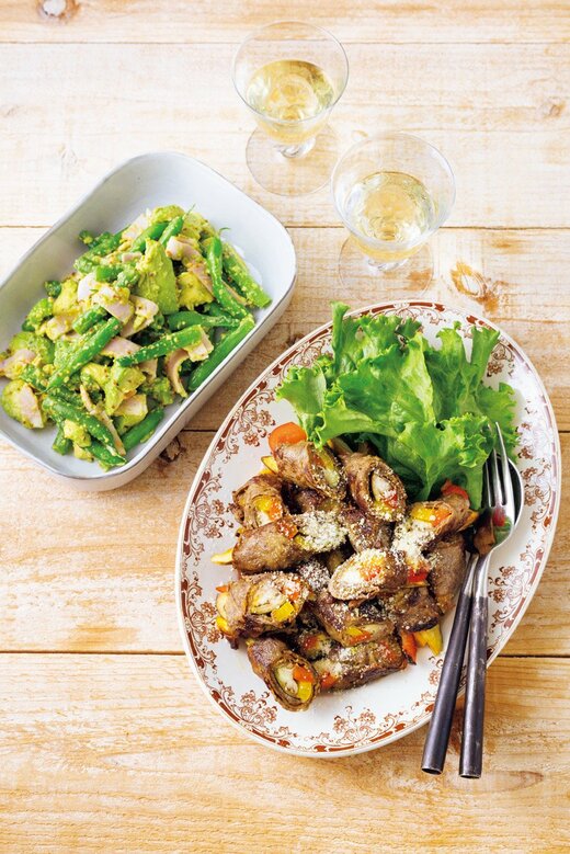 インゲンとアボカドのマスタードサラダと、牛肉と夏野菜のカレーチーズ肉巻き