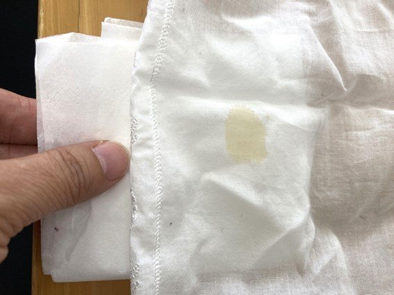 裏にペーパーをはさむ