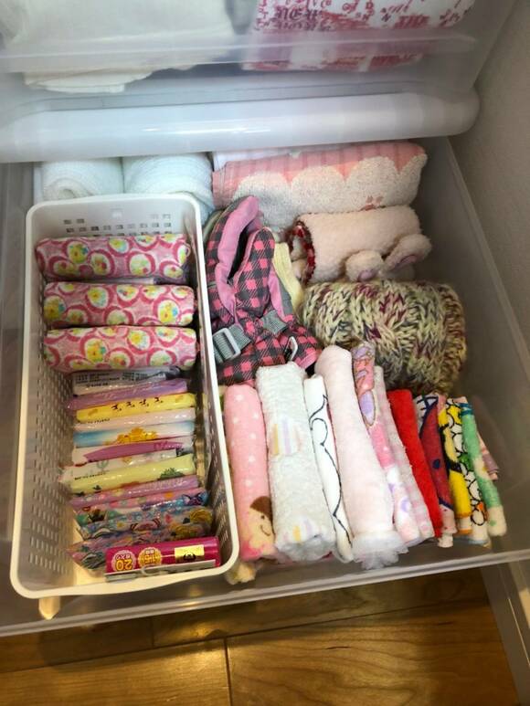 引き出しにハンカチなど