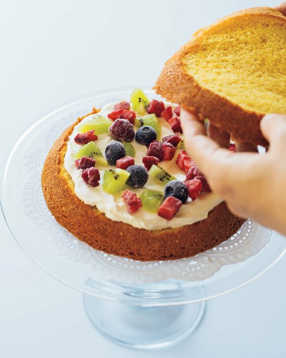 スポンジケーキにフルーツ
