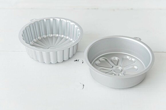 アルミ製のケーキ型