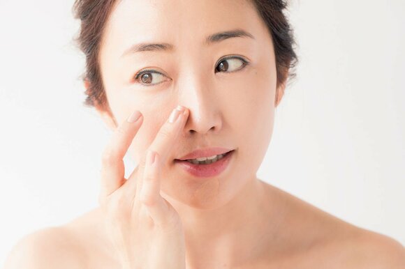 指の腹でなじませる