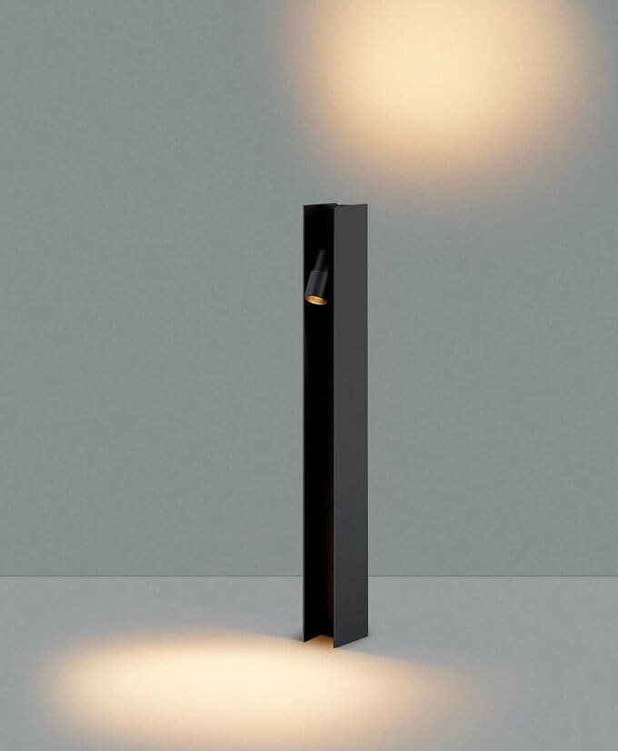 ツヤを抑えたブラックに塗装されたアルミダイカストのH型ポール