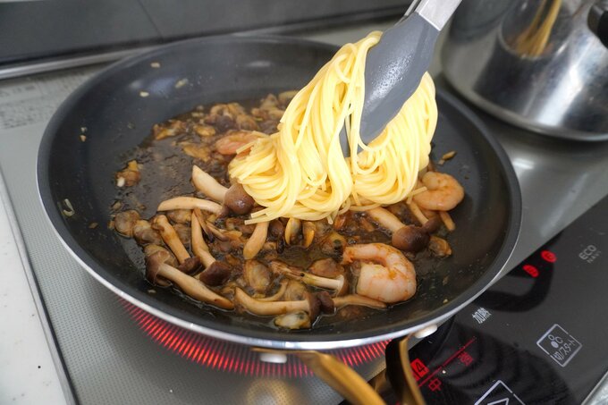 パスタを入れる