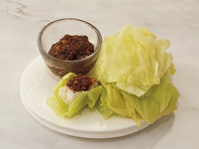 お皿に盛られた「サムパプ」