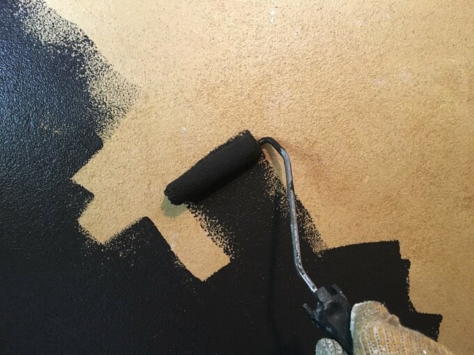 DIYで壁を塗装する