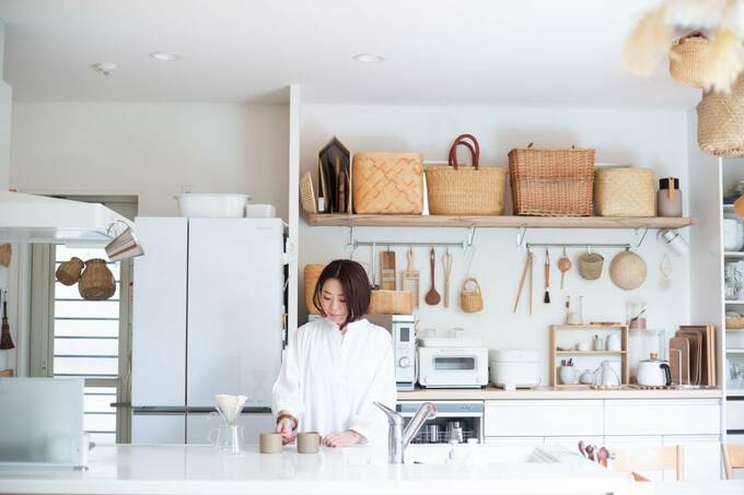 キッチンに女性