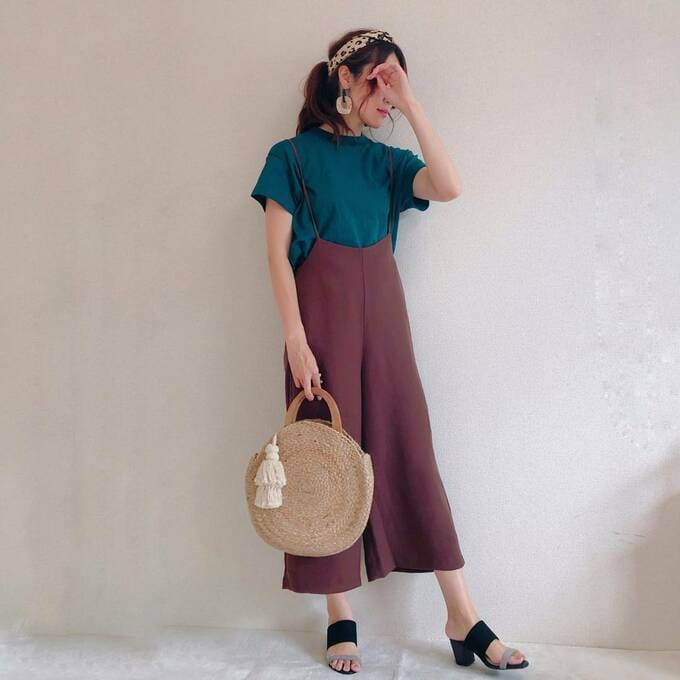 Tシャツとスニーカーでカジュアルコーデに！