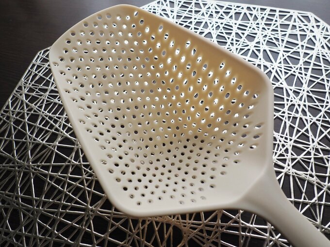 一気にすくえるザルスプーン