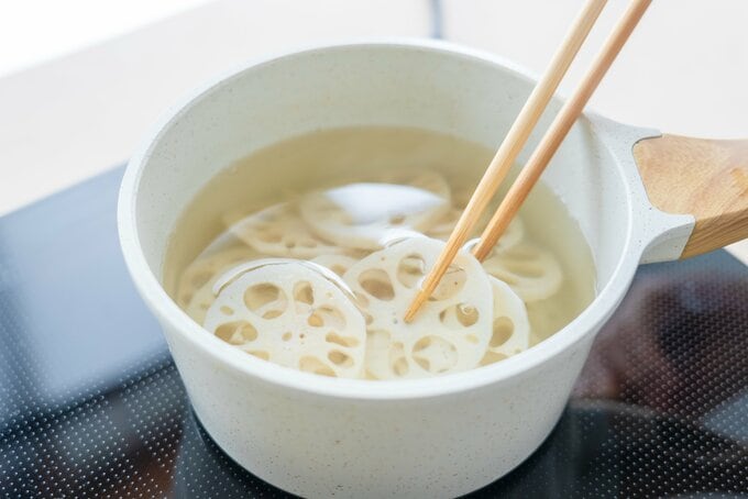 れんこんを茹でる
