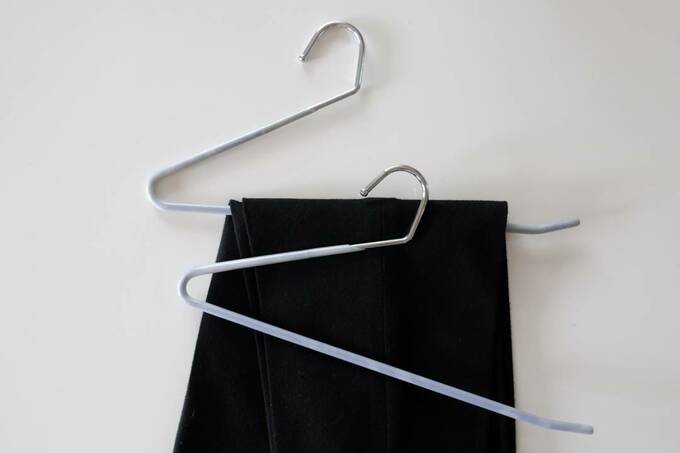 スラックスハンガー