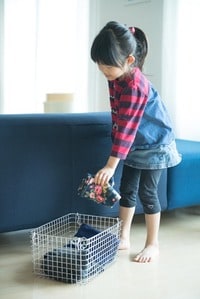 子ども服の一時置きにして、リビングの散らかり防止!