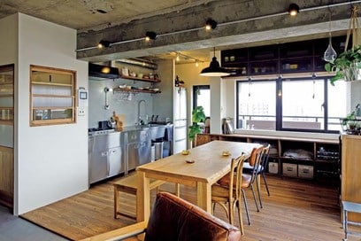【マンションリノベ事例】業務用キッチン、躯体現し…ラフで無骨な雰囲気の住まいを実現