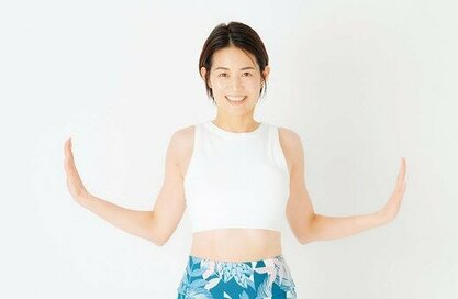 毎日続けられる「猫背改善」ストレッチ。肩甲骨を意識して見た目も若々しく