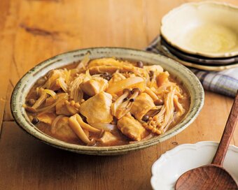 鶏胸肉とキノコの時短煮込み。ほっとくだけで本格的な味に