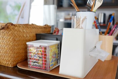 ふりかけにぴったりな100円収納。子どももラクに扱えます