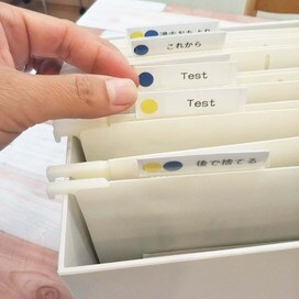シールで色分けすると探し物が減る！収納家具にはったり、プリントやレシピにも