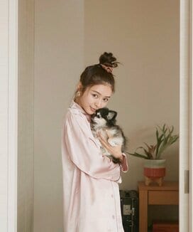 奇跡のボディの持ち主・加治ひとみさん。毎日おやつを食べても太らない理由