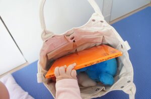 遊び終わったら「オモチャ列車、発車～！」の声がけで楽しくお片づけ