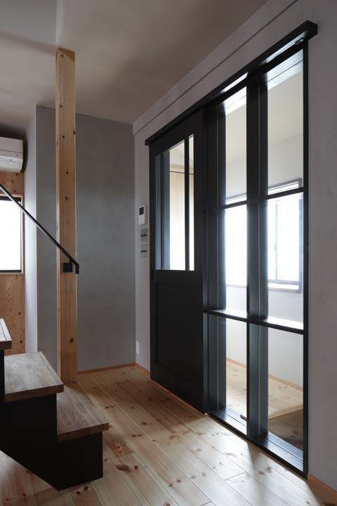 1階と2階を結ぶ階段室