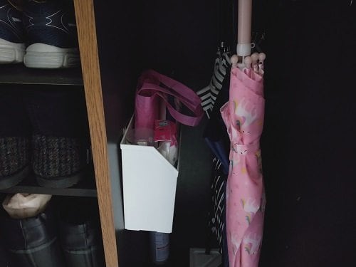 メールボックスの穴に引っかけて使える