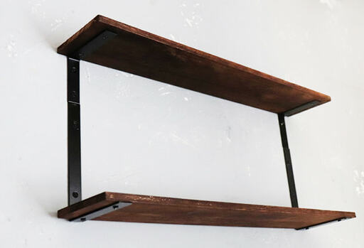 ブラケット「小」を取り付けた棚板を、ブラケットのラインがつながるように固定