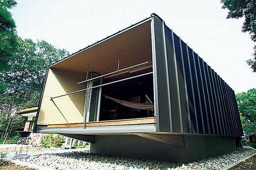 ガルバリウム鋼板の屋根と外壁