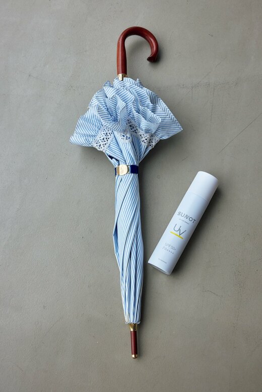 日傘とスプレータイプの日やけ止め