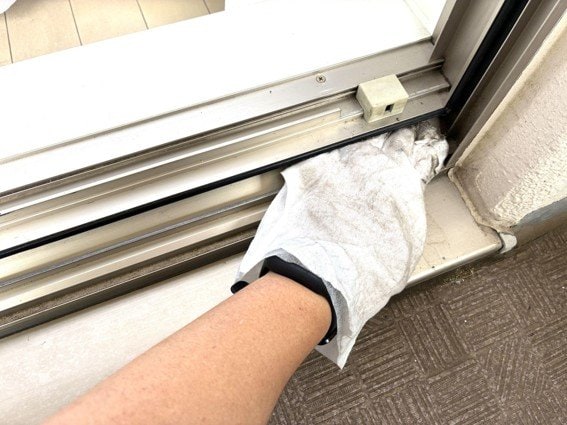 よしママさん「手袋型掃除グッズ」