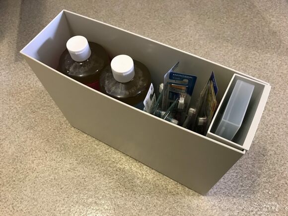 内側に取り付ければ、ファイルボックスのサイズはそのままで、中を使いやすく仕切ることができます