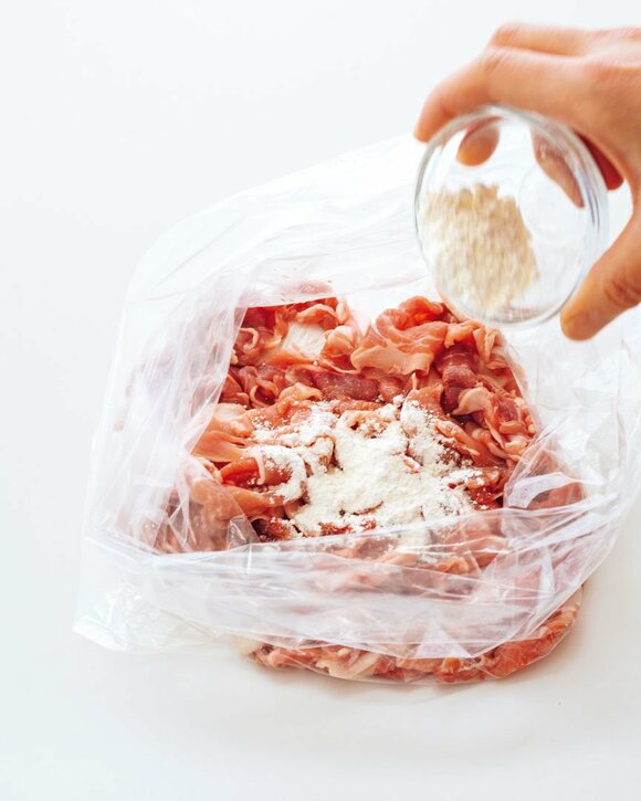 袋に豚肉小麦粉