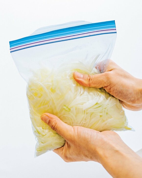 保存袋にタマネギ