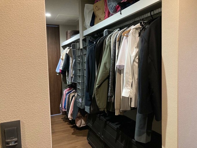 ランドリールームに近い出入口は扉がない