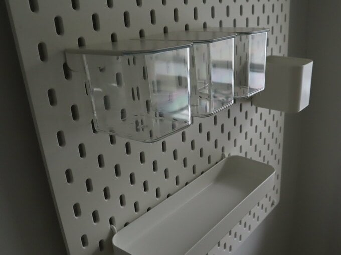 専用のフックや小物入れを設置