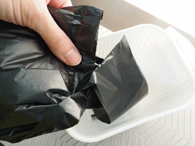 次のゴミ袋を取り付ける