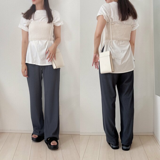 ホワイトのTシャツにビスチェを重ねて